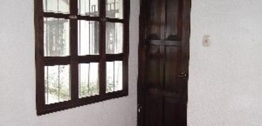 H281 – Casa en renta con 3 dormitorios sin muebles