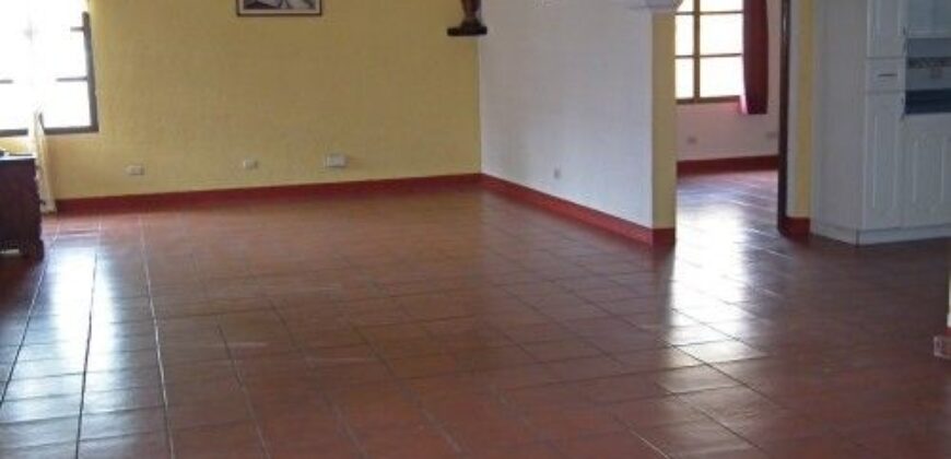 H253 – Casa en renta de 4 habitaciones semi amueblada