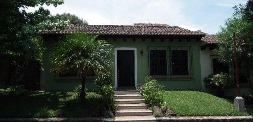 H250 – Casa 2 habitaciones sin muebles con jardín y garage para 2 vehículos