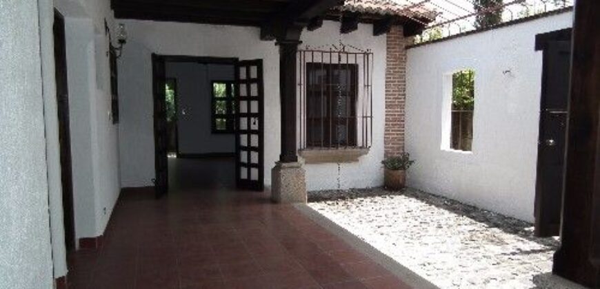 H250 – Casa 2 habitaciones sin muebles con jardín y garage para 2 vehículos