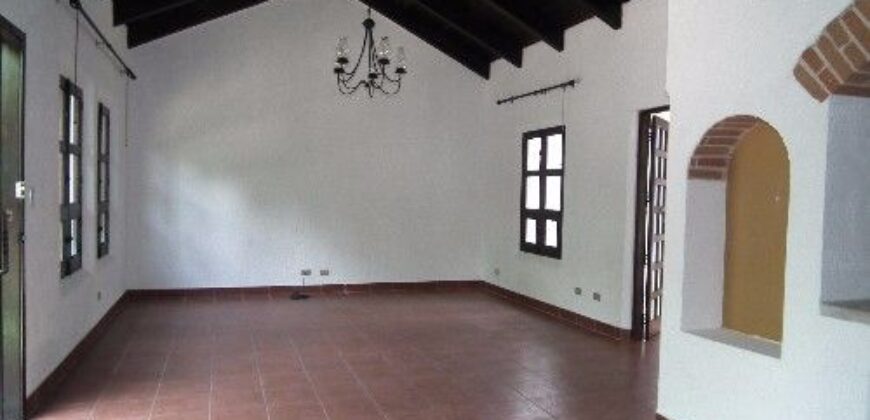 H250 – Casa 2 habitaciones sin muebles con jardín y garage para 2 vehículos