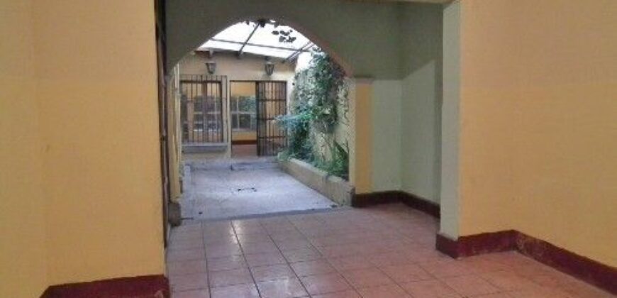 F239 – Casa en renta de 4 habitaciones sin muebles