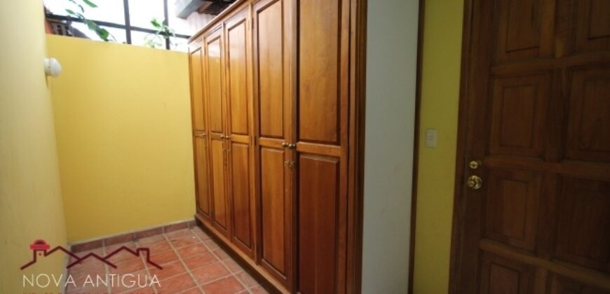 D258 – Casa en renta de 6 habitaciones sin muebles