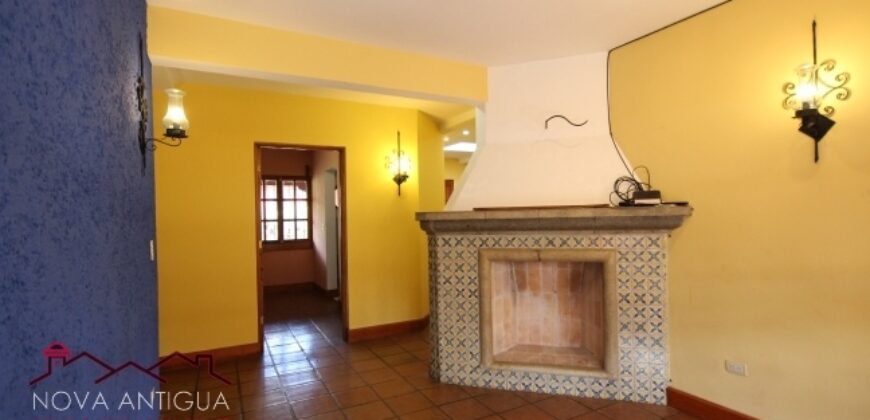 D258 – Casa en renta de 6 habitaciones sin muebles