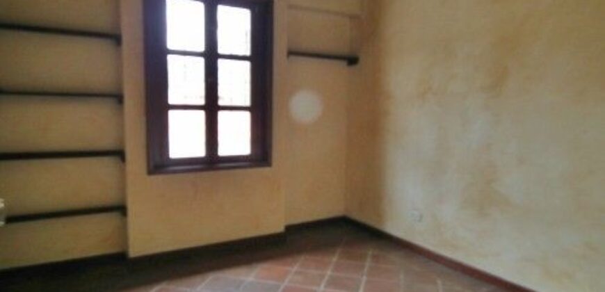 D255 – Casa en renta 4 habitaciones sin muebles