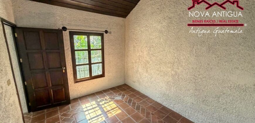 F306 – Casa en renta 3 habitaciones sin muebles