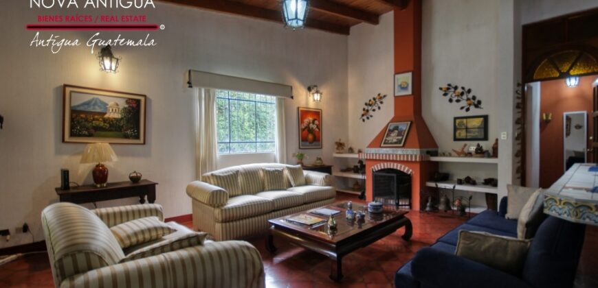 H259 – Casa dentro de area Residencial con 3 dormitorios