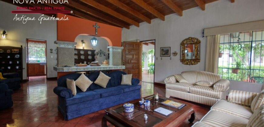 H259 – Casa dentro de area Residencial con 3 dormitorios