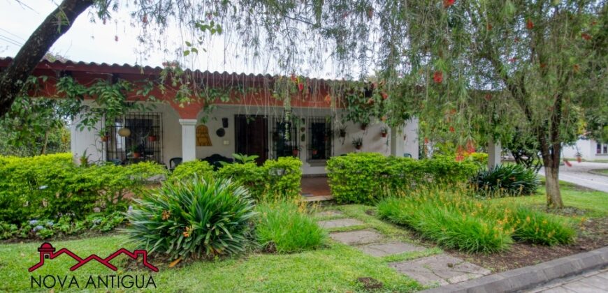 H259 – Casa dentro de area Residencial con 3 dormitorios