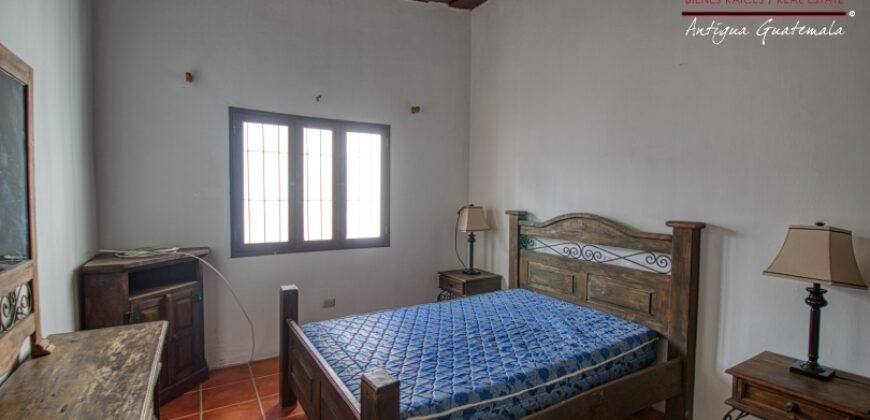 B268 – 3 bedroom house for rent furnished