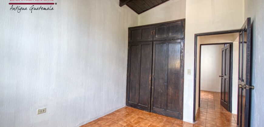 J261 – 3 bedroom  house unfurnished