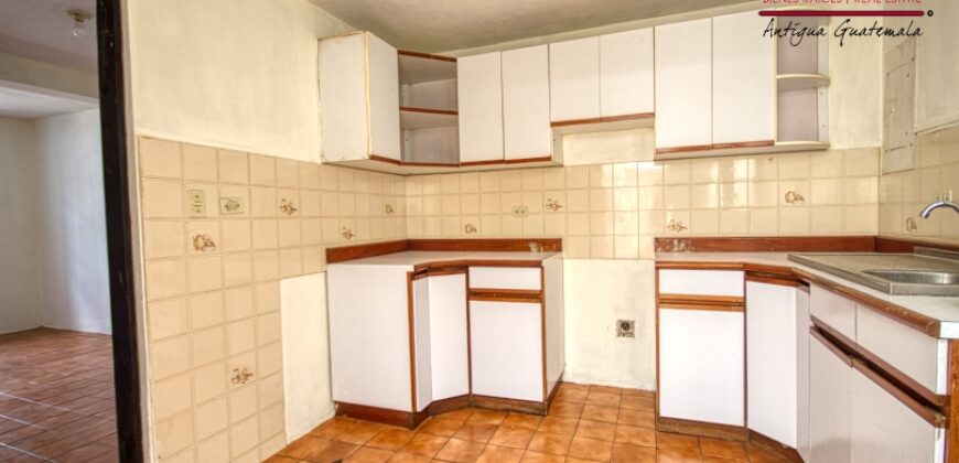 J261 – 3 bedroom  house unfurnished