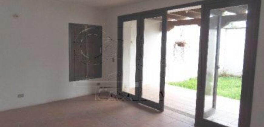 F238 – Casa en renta 3 habitaciones sin muebles