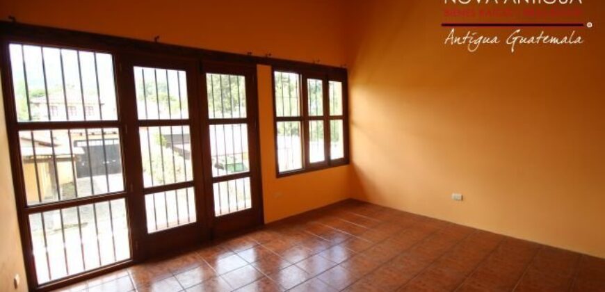 H283- CASA 3 DORMITORIOS SIN MUEBLES