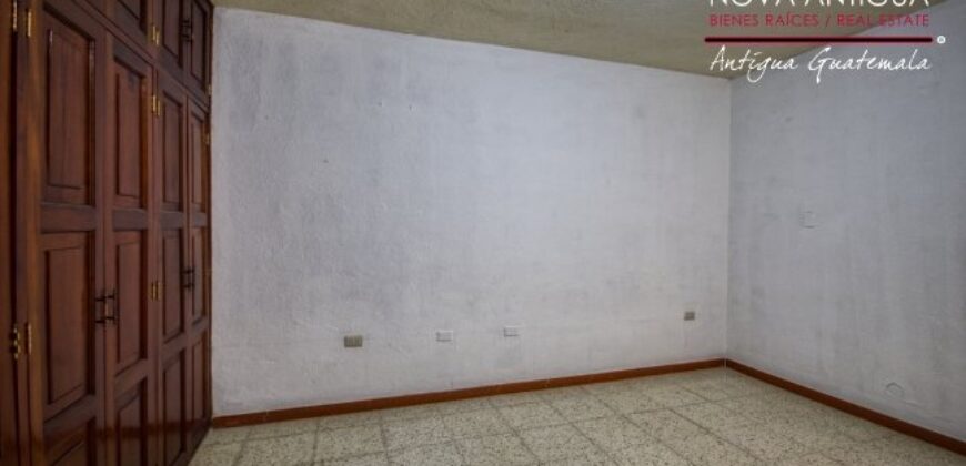 J243 – 3 bedroom apartment unfurnished