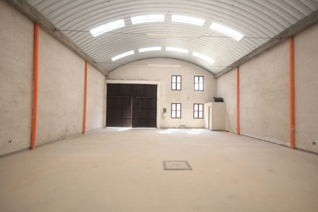 D260 – Warehouse for rent in Panorama