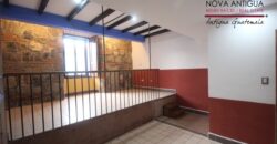 A561 – Casa en renta de 3 habitaciones, a tres cuadras del parque