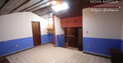 A561 – Casa en renta de 3 habitaciones, a tres cuadras del parque