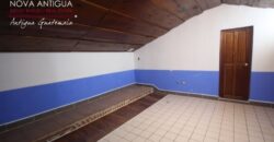 A561 – Casa en renta de 3 habitaciones, a tres cuadras del parque