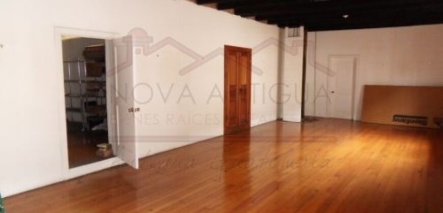 A565 – Local en Renta Calle del Arco