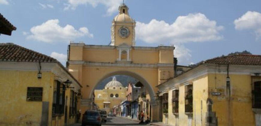 A574 – Casa en renta para negocio en Avenida mas transitada de Antigua