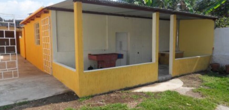 F287 – Casa En Renta 3 habitaciones con local.