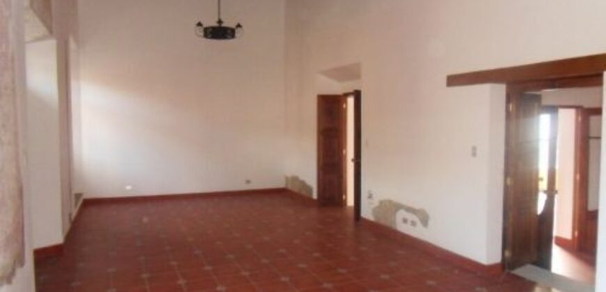 A595 – Local de esquina en Renta