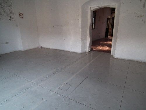 A586 – Retail space for rent 4 rooms