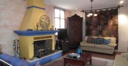 A845 – Beautiful colonial house located four blocks away from central park