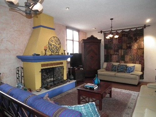 A845 – Beautiful colonial house located four blocks away from central park