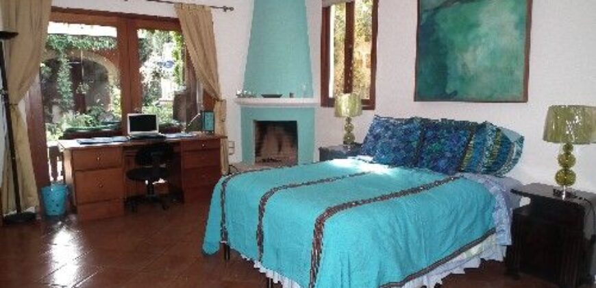 A845 – Hermosa casa colonial a distancia caminable del parque central