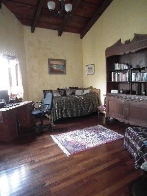 A845 – Beautiful colonial house located four blocks away from central park