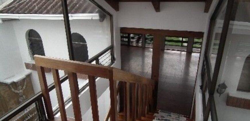 A810 – Casa con 5 dormitorios sin muebles