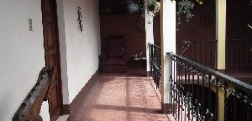 J281 – Apartamento 1 habitacion amueblado parqueo 1 carro – Incluye servicios