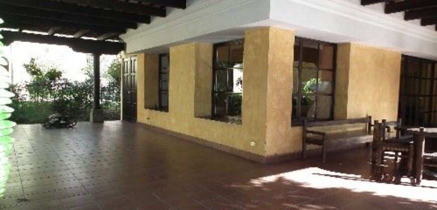 C220 – Apartamento en segundo nivel amueblado (Todo incluido en el precio)