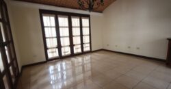 F294 – 5 bedroom house unfurnished