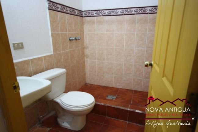 F305 – Unfurnished 1 bedroom apartment on second floor.