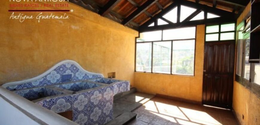 J292 – Casa en renta sin muebles 6 habitaciones