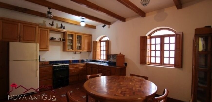 E240 – 1 bedroom house for rent