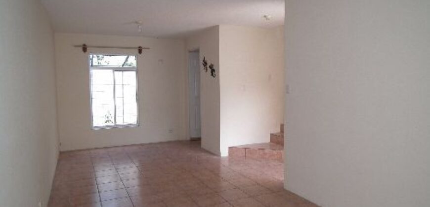 J300 – Casa de 3 habitaciones en residencial con garita 24/7