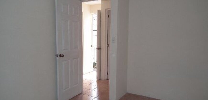 J300 – Casa de 3 habitaciones en residencial con garita 24/7