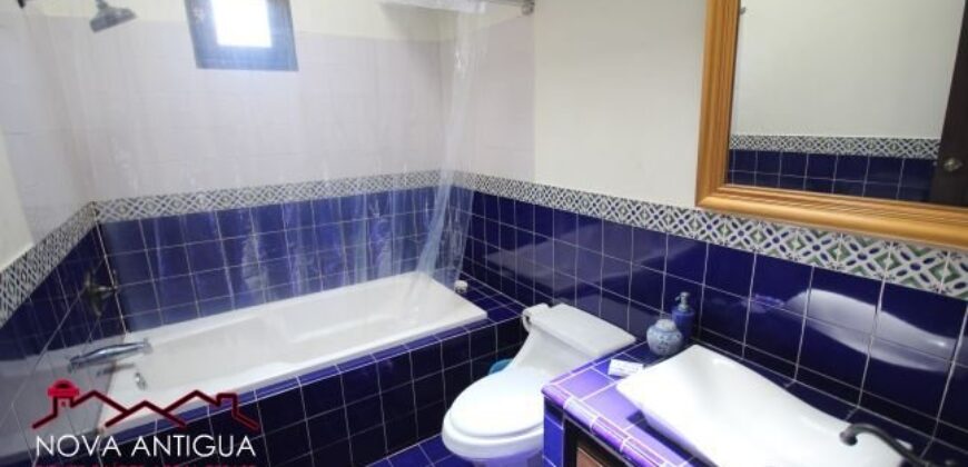 A3051 – 4 bedroom house furnished