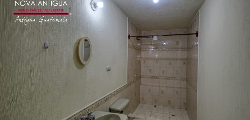 J284 – 3 bedroom house unfurnished