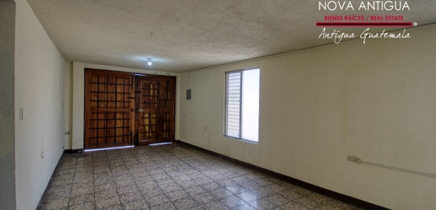 J284 – 3 bedroom house unfurnished