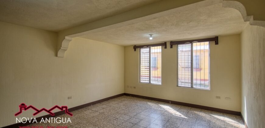 J284 – 3 bedroom house unfurnished