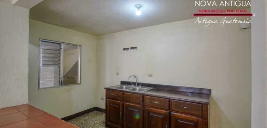 J284 – 3 bedroom house unfurnished