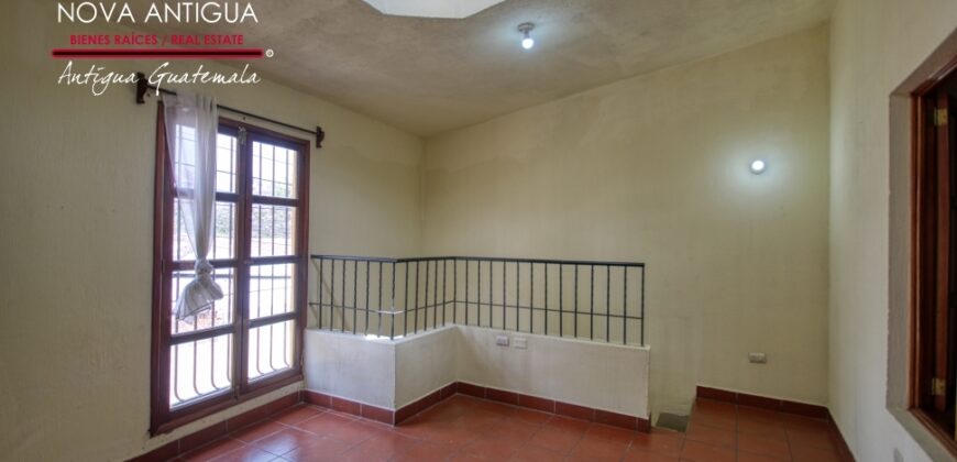 J284 – 3 bedroom house unfurnished