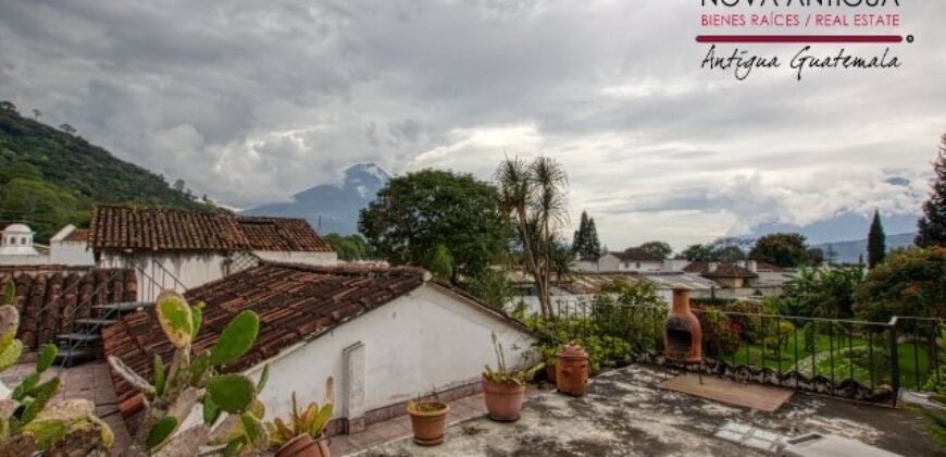 A1011 – Propiedad grande en casco de La Antigua Guatemala