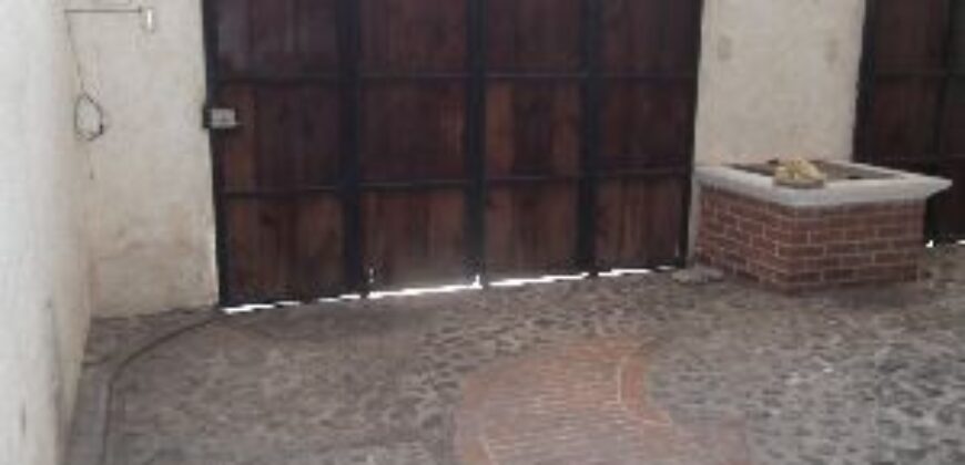 F317 – Casa con 2 habitaciones parqueo para 1 vehiculo, sin muebles