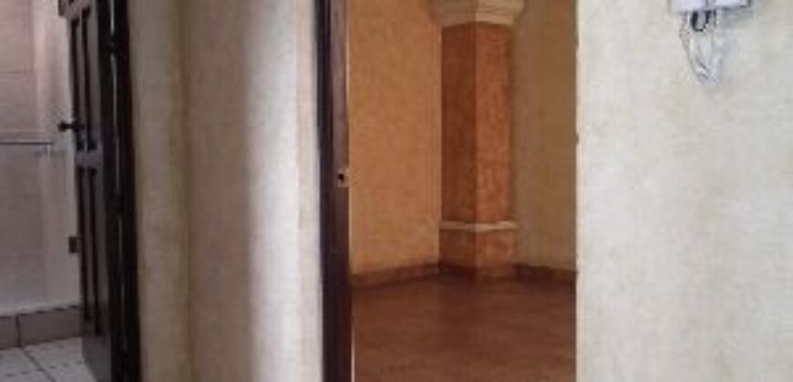 F317 – Casa con 2 habitaciones parqueo para 1 vehiculo, sin muebles